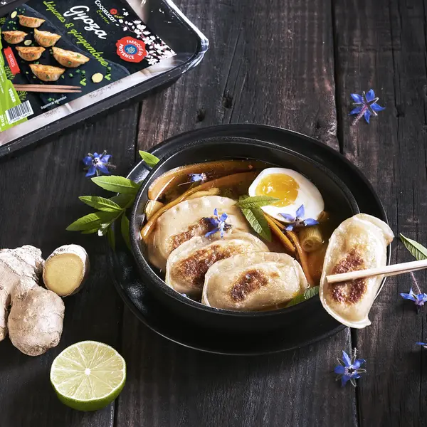 Bouillon thaï aux gyozas